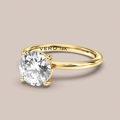 Classic Solitaire engagement ring in 18K yellow gold