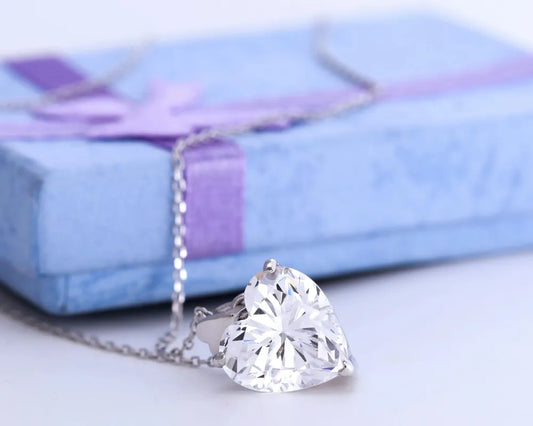 Round vs Fancy Shaped Diamonds: Which Should You Choose?