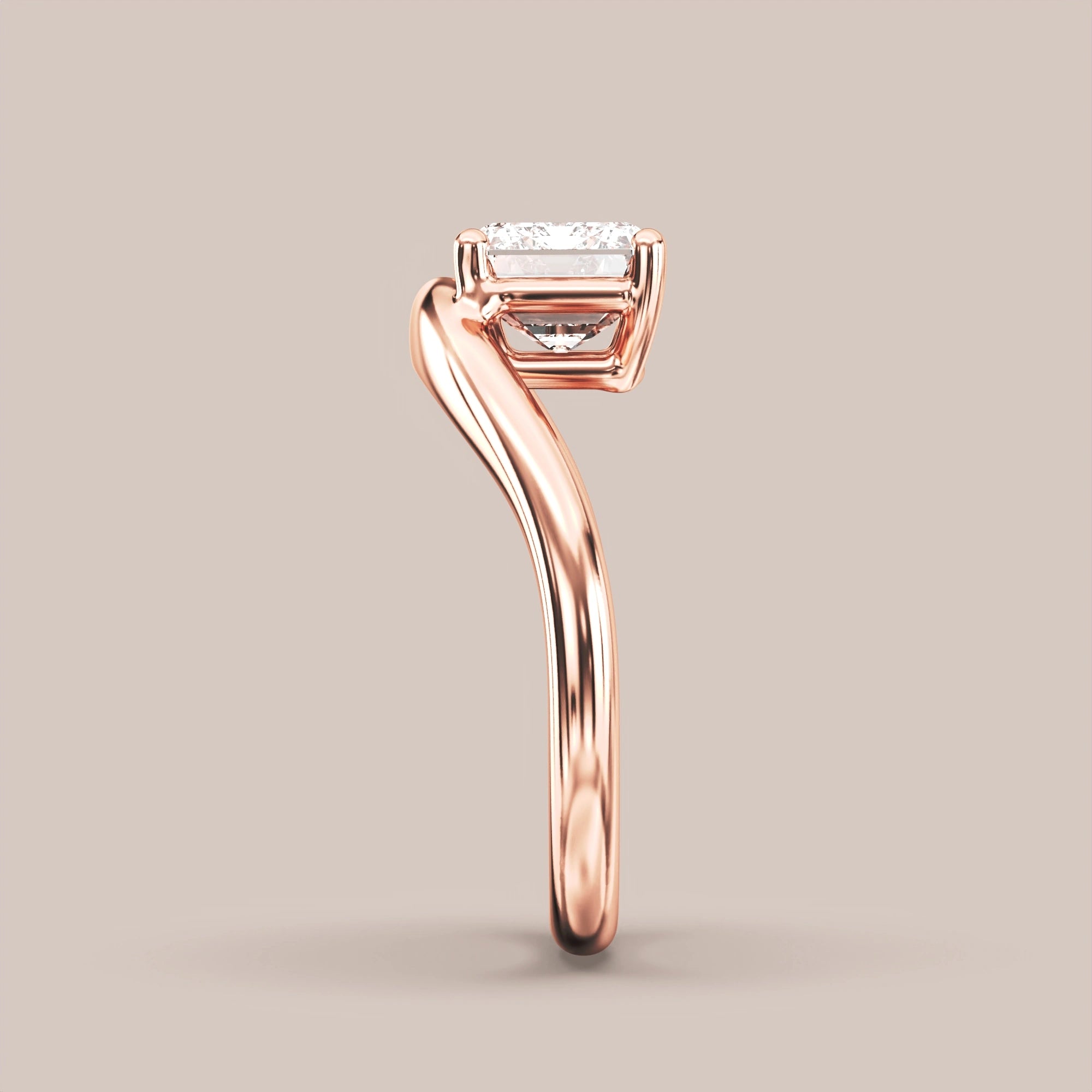 V05 Free Form Bypass in 18K rose gold with a emerald diamond