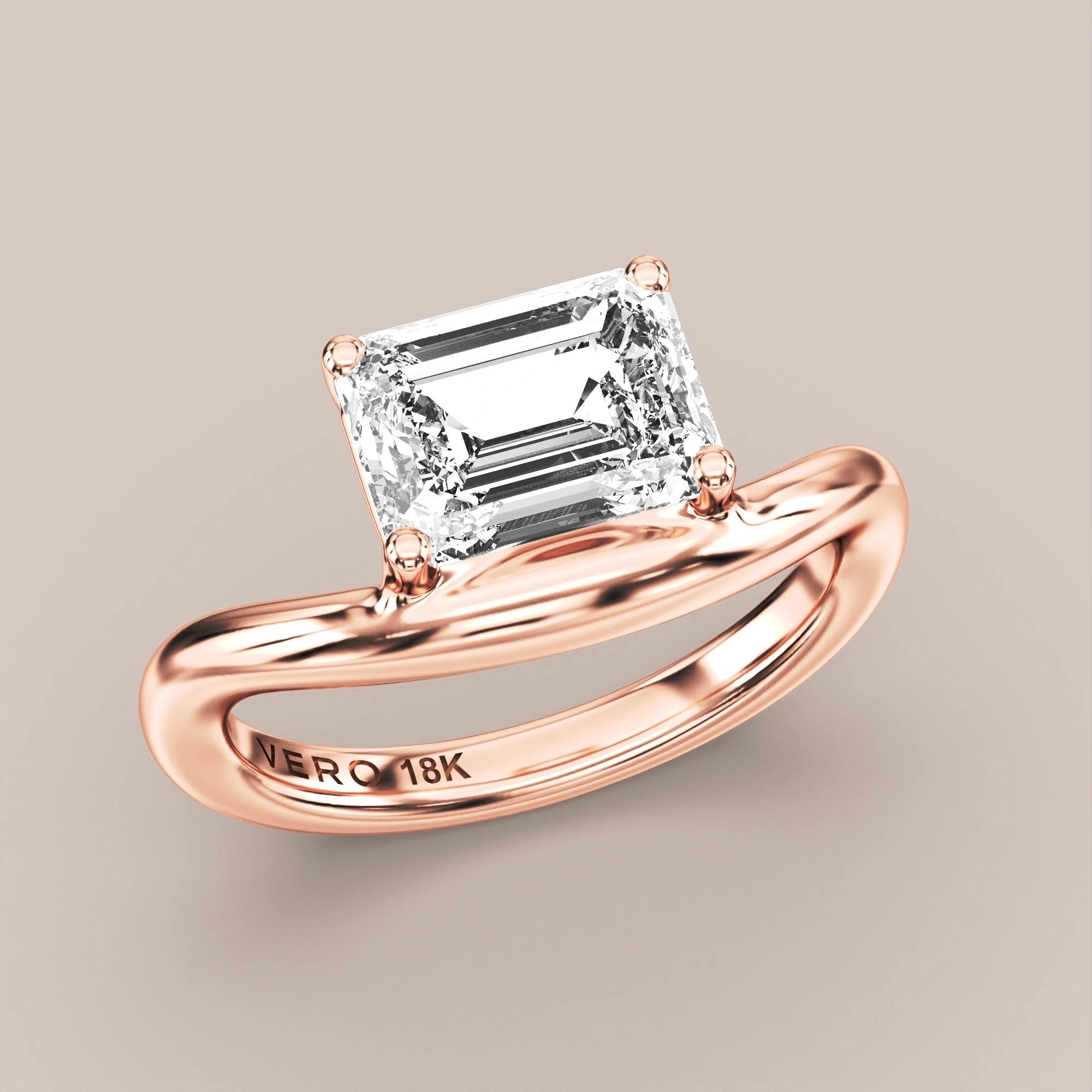 V05 Free Form Bypass in 18K rose gold with a emerald diamond