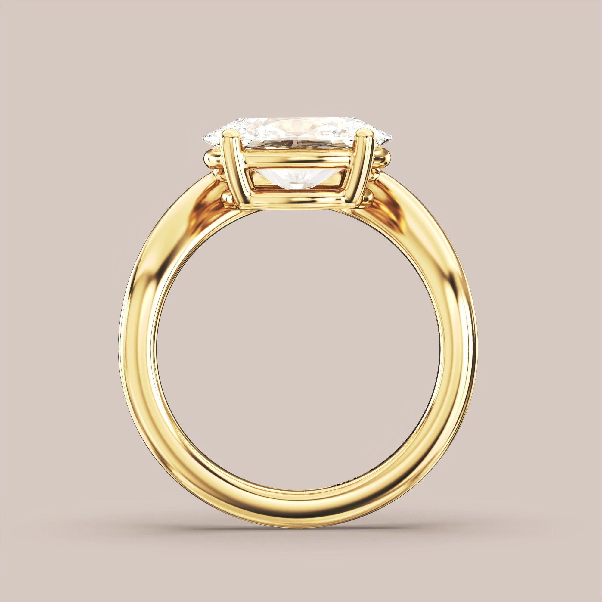 V05 Free Form Bypass in 18K yellow gold with a oval diamond