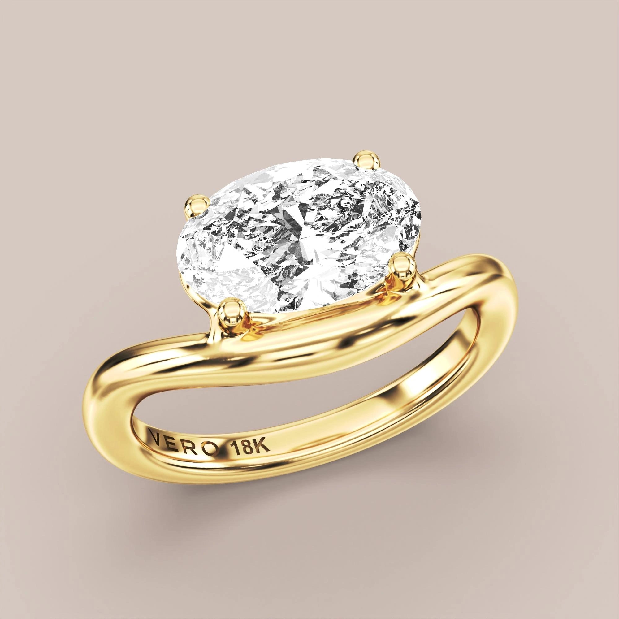 V05 Free Form Bypass in 18K yellow gold with a oval diamond