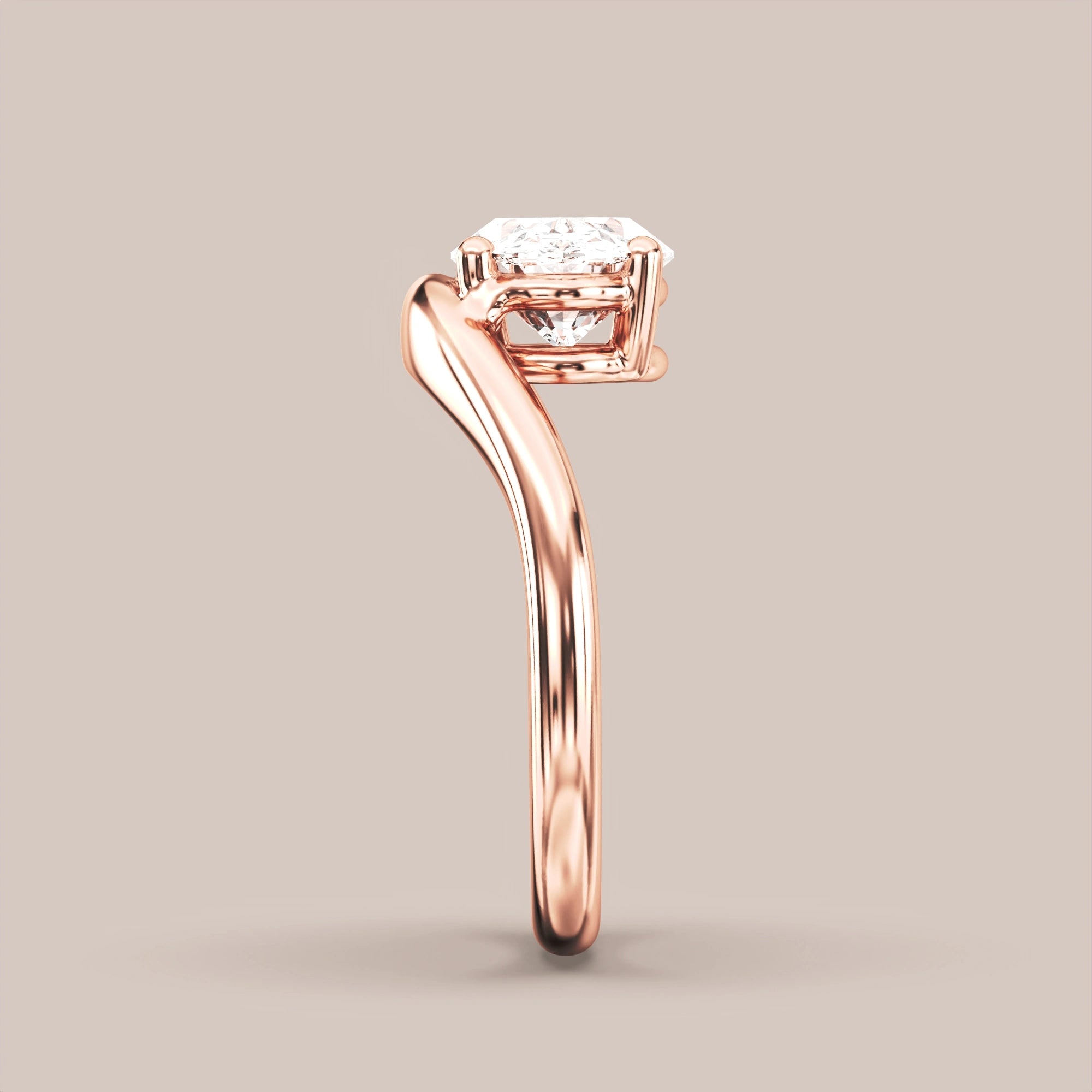 V05 Free Form Bypass in 18K rose gold with a oval diamond