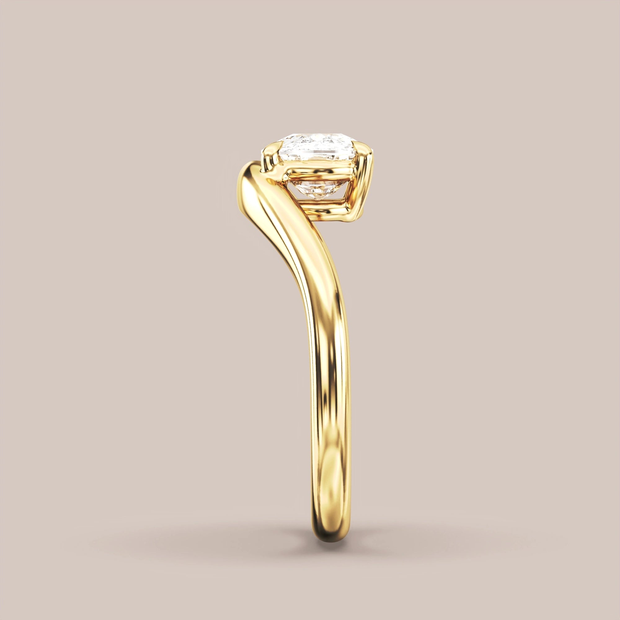 V05 Free Form Bypass in 18K yellow gold with a elongated cushion diamond