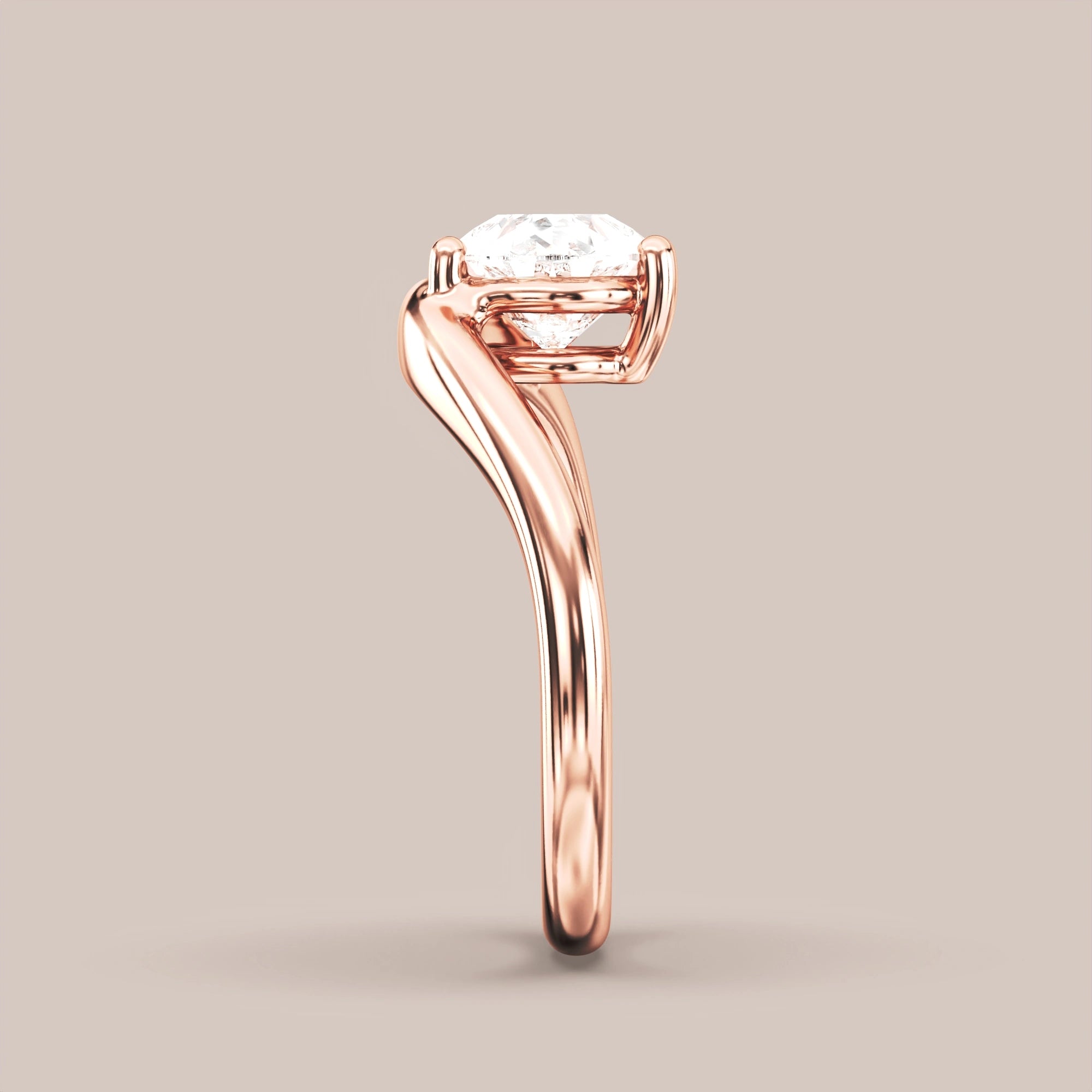 V05 Free Form Bypass in 18K rose gold with a pear diamond