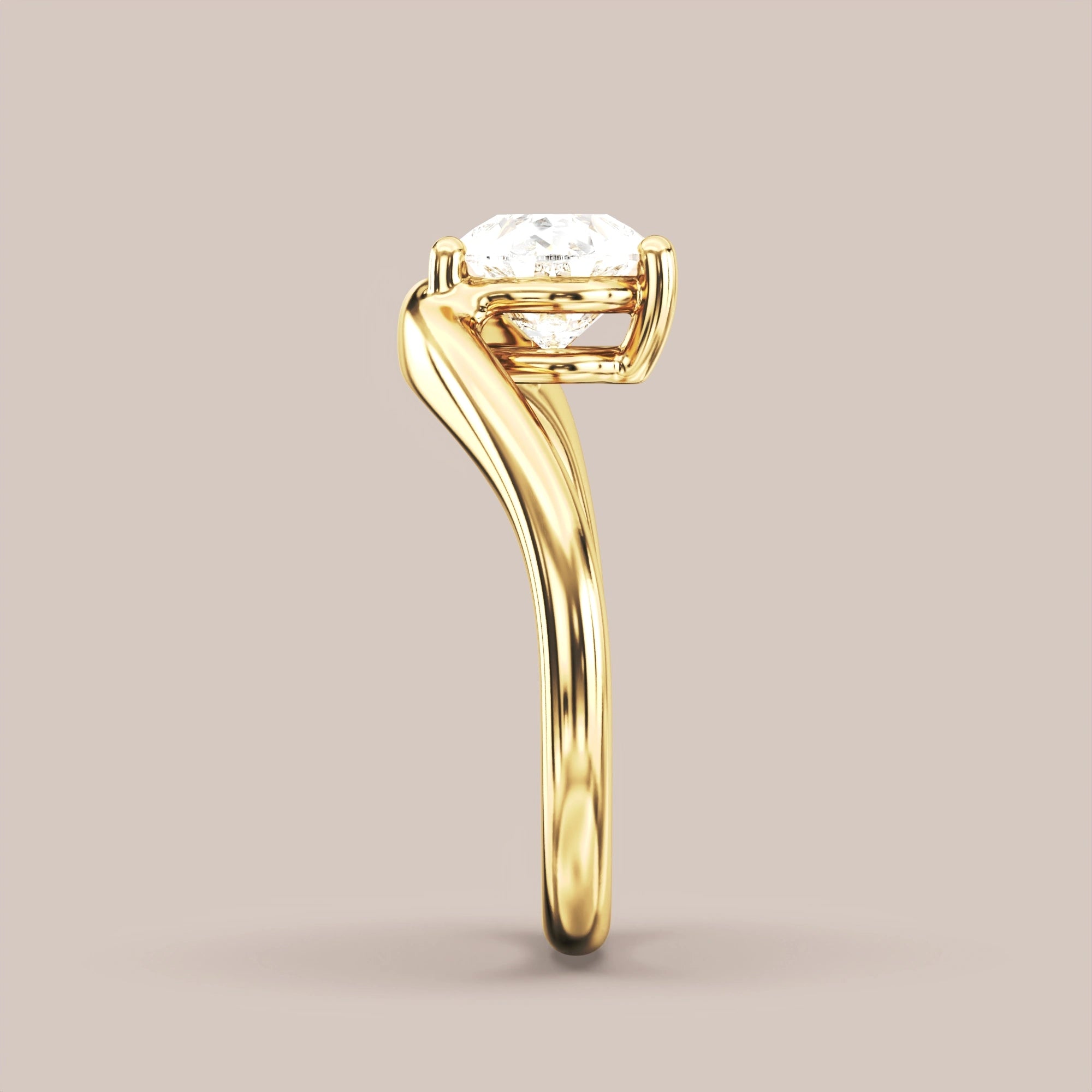 V05 Free Form Bypass in 18K yellow gold with a pear diamond