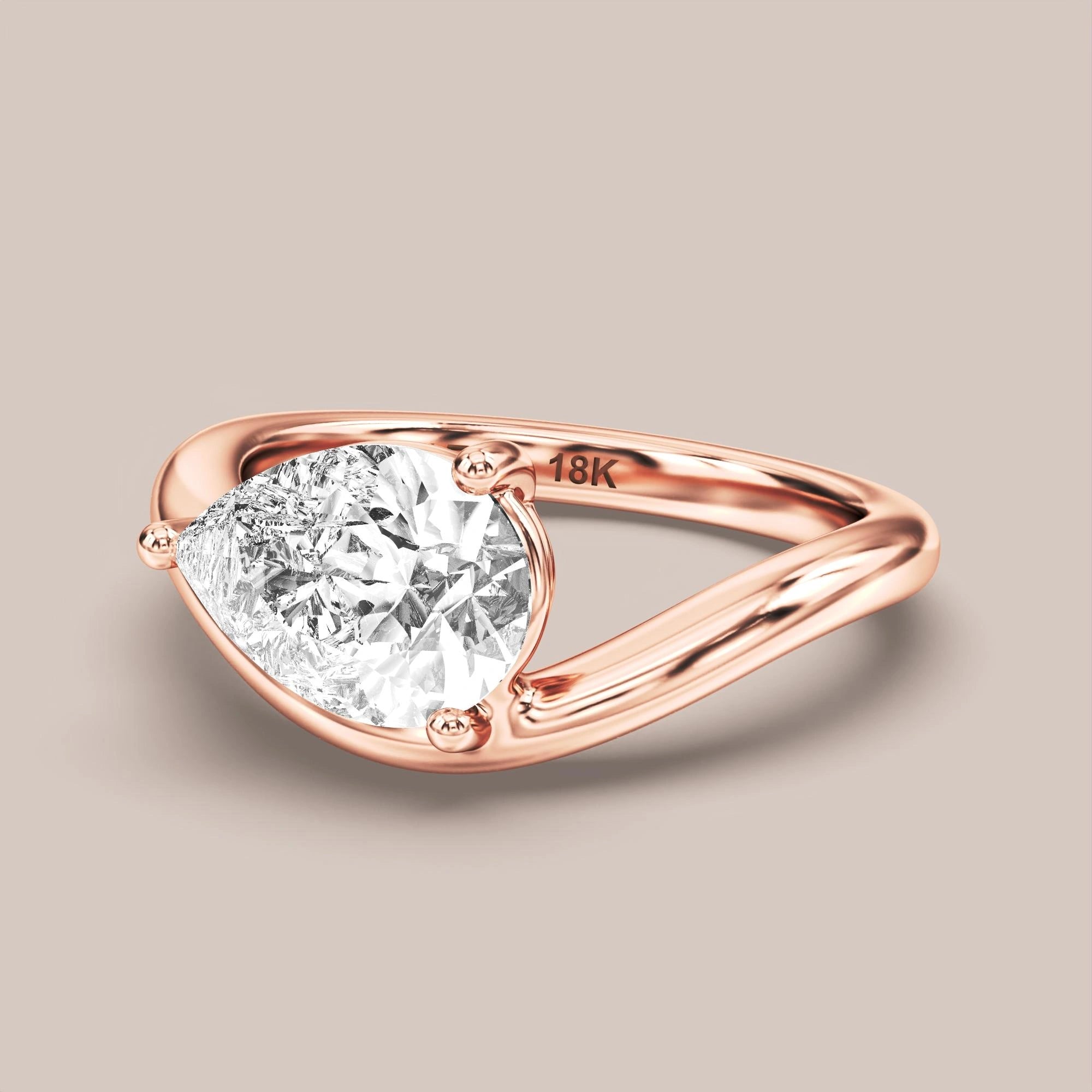 V05 Free Form Bypass in 18K rose gold with a pear diamond