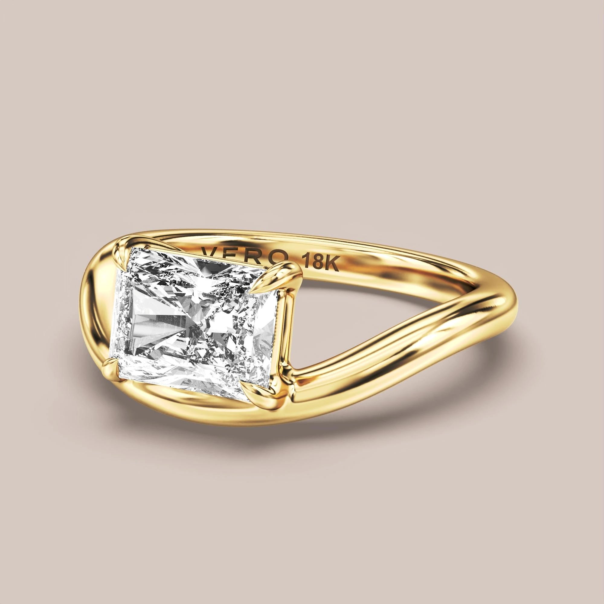 V05 Free Form Bypass in 18K yellow gold with a radiant diamond