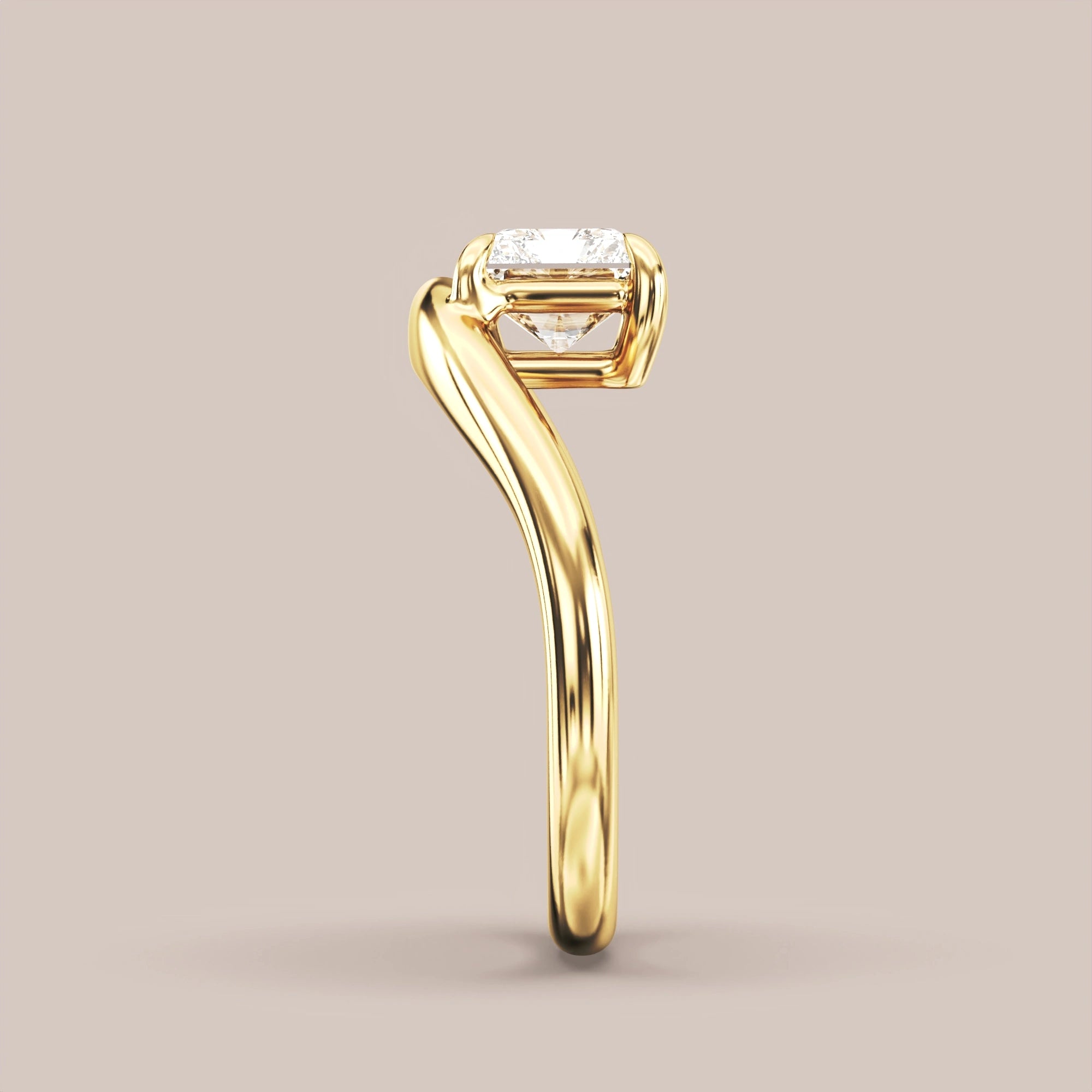 V05 Free Form Bypass in 18K yellow gold with a radiant diamond