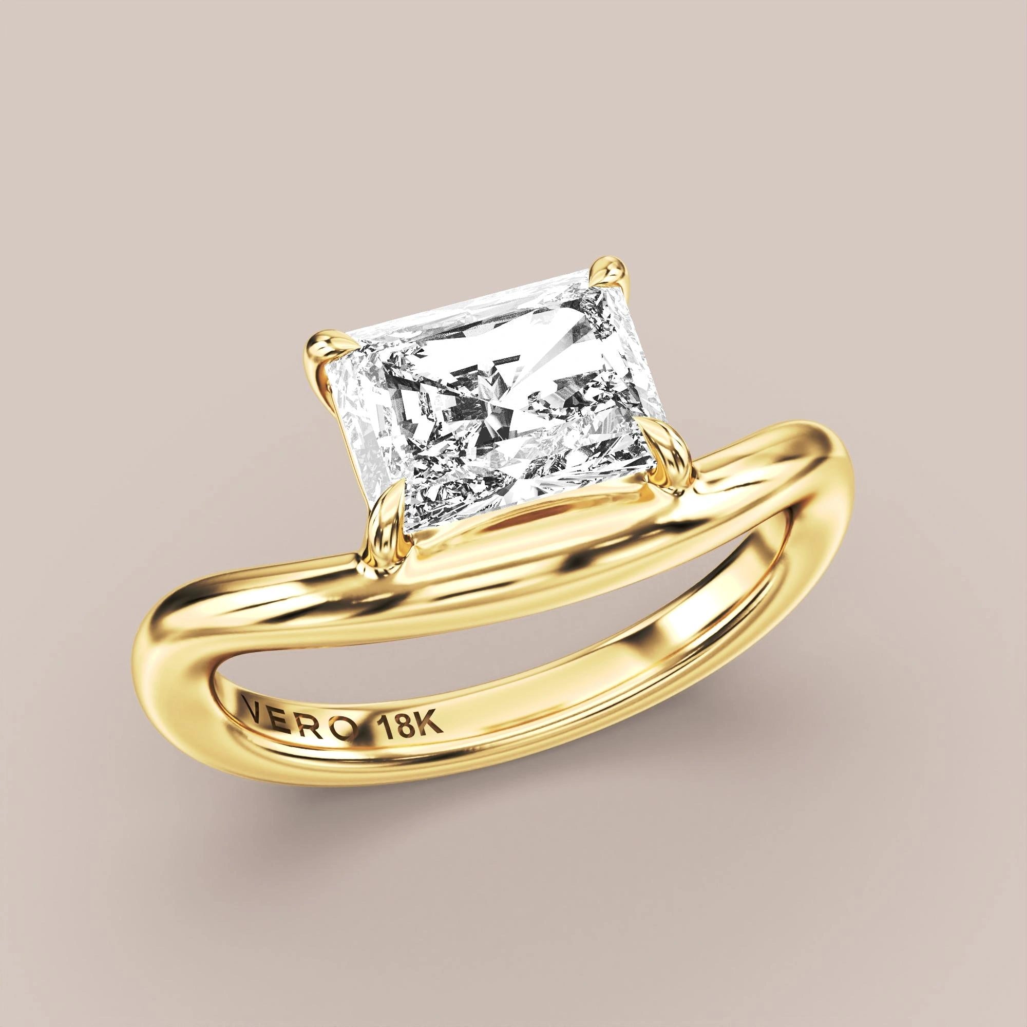 V05 Free Form Bypass in 18K yellow gold with a radiant diamond