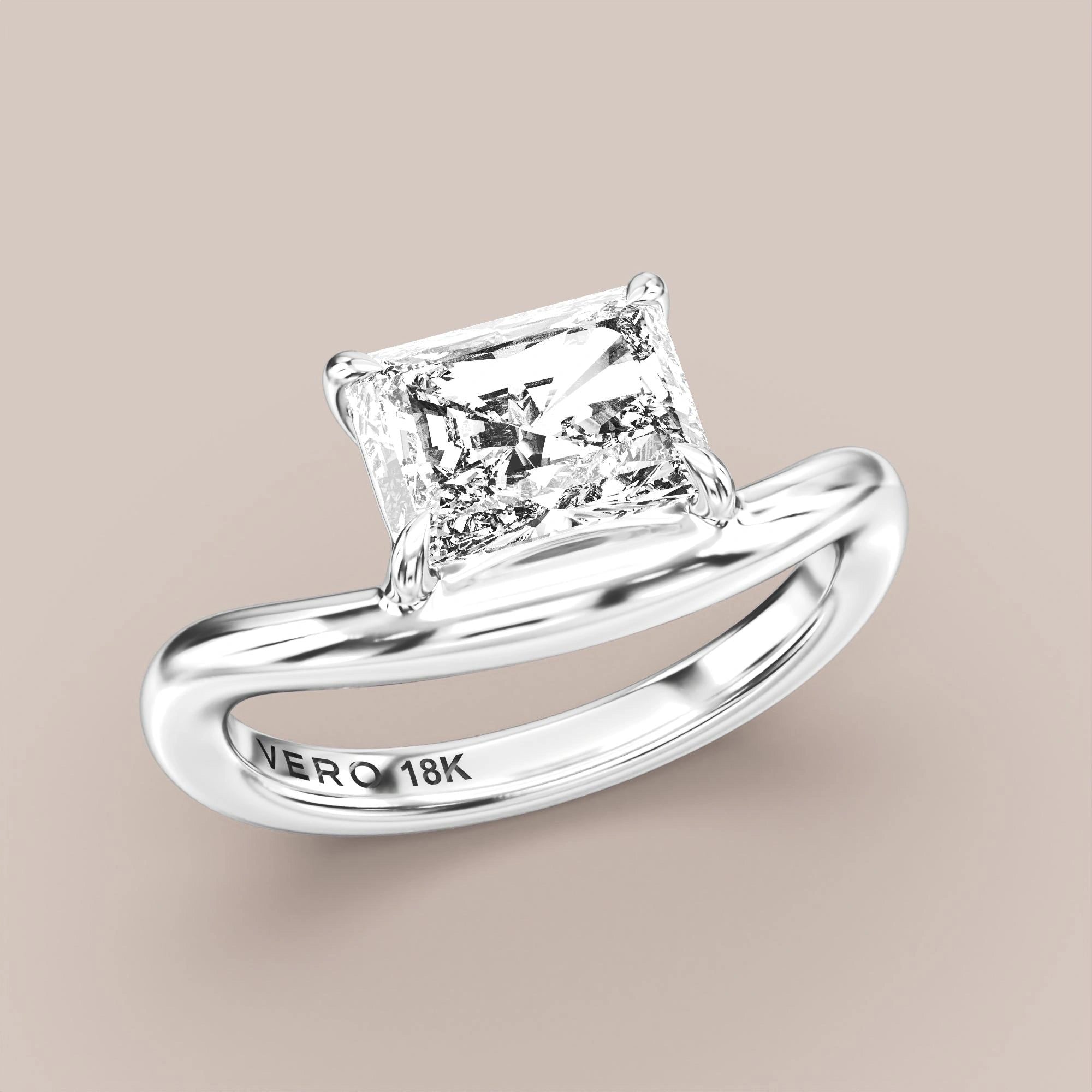 V05 Free Form Bypass in 18K white gold with a radiant diamond