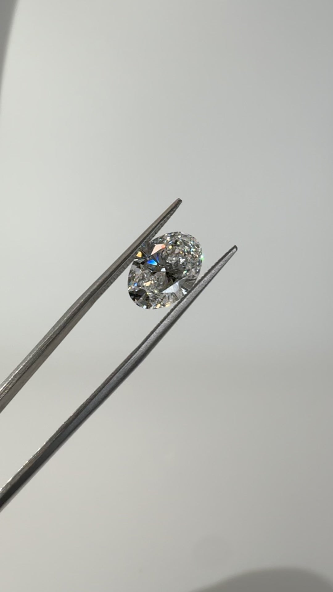 2.77ct Oval E VVS2