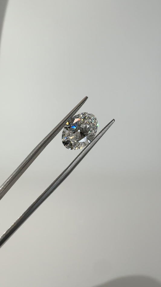 2.77ct Oval E VVS2