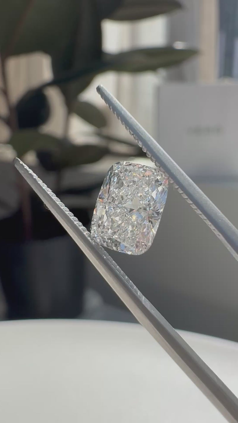 1.63ct Cushion E VVS2